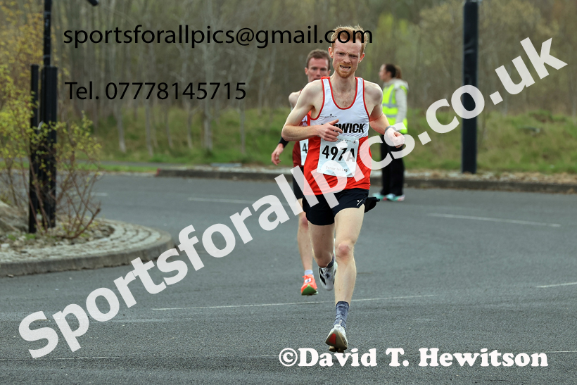 Senior Mens relay, 2026 Elswick Harriers Good Friday Road Relays and Young Athletes, Newburn,  Newcastle upon Tyne. Photo: David T. Hewitson/Sports for All Pics